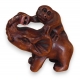 Netsuke en bois "Éléphant et singe"