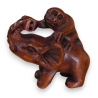 Netsuke en bois "Éléphant et singe"