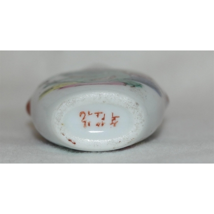 Porcelain ‘dragon’ snuff bottle at Moinat SA – Antiques and decorative items