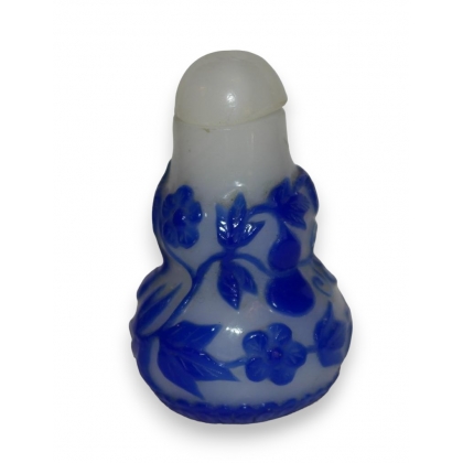 Tabatière en verre overlay bleu