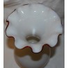  Vase festonné en opaline blanche et sur  Moinat SA  - Antiquités décoration