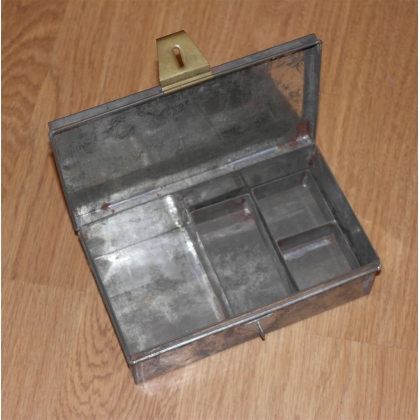 Tin box with compartments at  Moinat SA  - Antiques and home décor