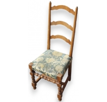 Chaise style Louis XIII couverte