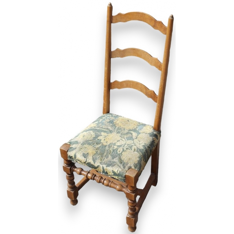 Chaise style Louis XIII couverte