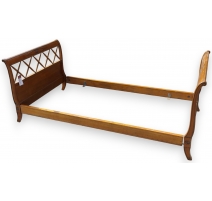 Cama estilo Directorio de madera de cerezo con