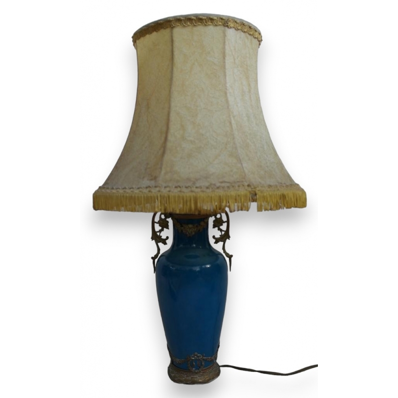  Lampe en porcelaine bleue garnie de sur  Moinat SA  - Antiquités décoration