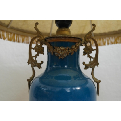  Lampe en porcelaine bleue garnie de sur  Moinat SA  - Antiquités décoration