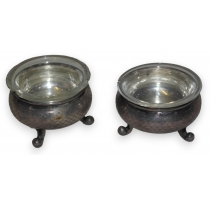 Paire de petites salières en métal argenté