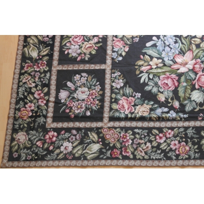  Tapis au petit point (fait main) fond sur  Moinat SA  - Antiquités décoration