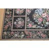  Tapis au petit point (fait main) fond sur  Moinat SA  - Antiquités décoration