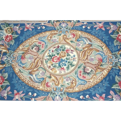  Tapis à petit point (fait main), fond sur  Moinat SA  - Antiquités décoration