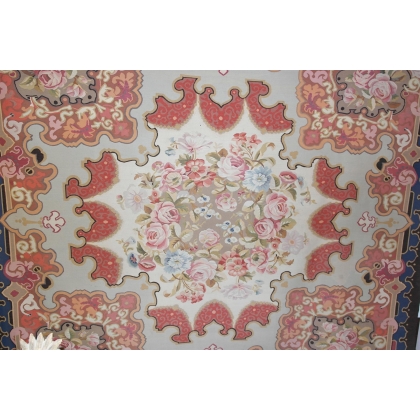  Tapis Aubusson dessin 13 fond gris, sur  Moinat SA  - Antiquités décoration