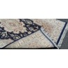  Tapis persan beige et bleu sur  Moinat SA  - Antiquités décoration