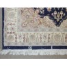  Tapis persan beige et bleu sur  Moinat SA  - Antiquités décoration