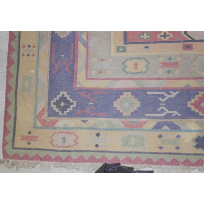 Dhurrie rugs at  Moinat SA  - Antiques and home décor