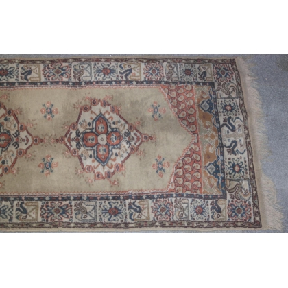  Tapis de passage à fond beige sur  Moinat SA  - Antiquités décoration