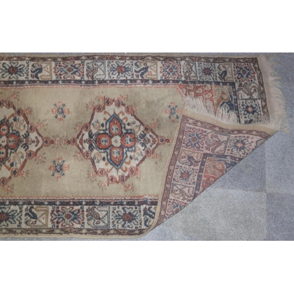  Tapis de passage à fond beige sur  Moinat SA  - Antiquités décoration
