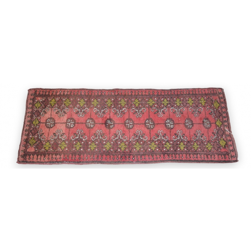  Tapis fond rouge sur  Moinat SA  - Antiquités décoration