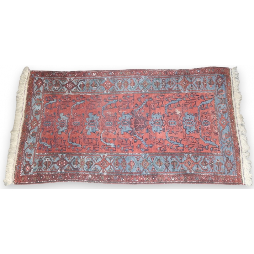 Red-back carpet at  Moinat SA  - Antiques and home décor