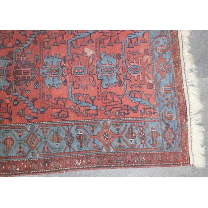 Red-back carpet at  Moinat SA  - Antiques and home décor