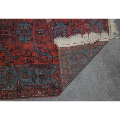 Red-back carpet at  Moinat SA  - Antiques and home décor