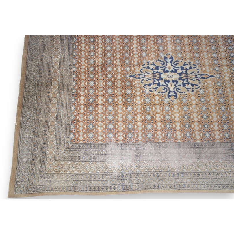  Tapis Pakistanais sur  Moinat SA  - Antiquités décoration
