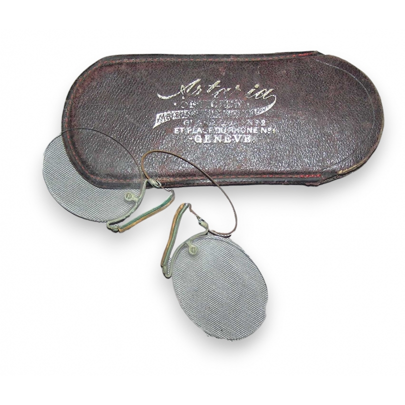Paire de bougeoirs de Tric-Trac en bronze argenté