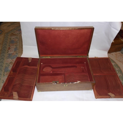 Walnut silverware chest at  Moinat SA  - Antiques and home décor