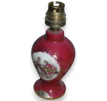 Petite lampe en porcelaine rouge décor