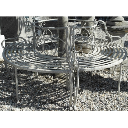  Banc d'arbre en quatre éléments en fer sur  Moinat SA  - Antiquités décoration
