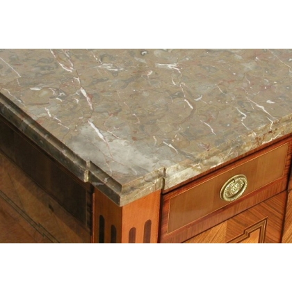  Commode Louis XVI ouvrante à 5 tiroirs. sur  Moinat SA  - Antiquités décoration