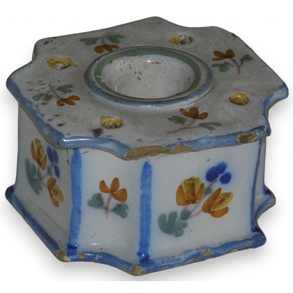 Encrier blanc et bleu, en faïence avec