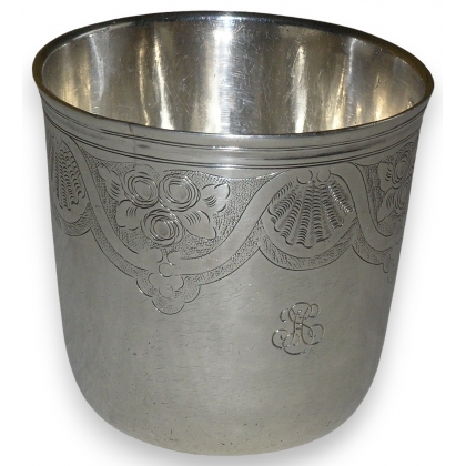  Timbale en argent goblet monogrammé SH sur  Moinat SA  - Antiquités décoration