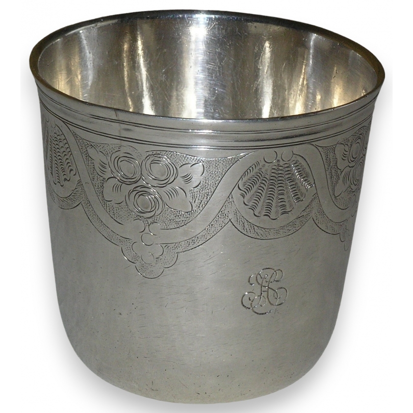 Timbale en argent goblet monogrammé SH