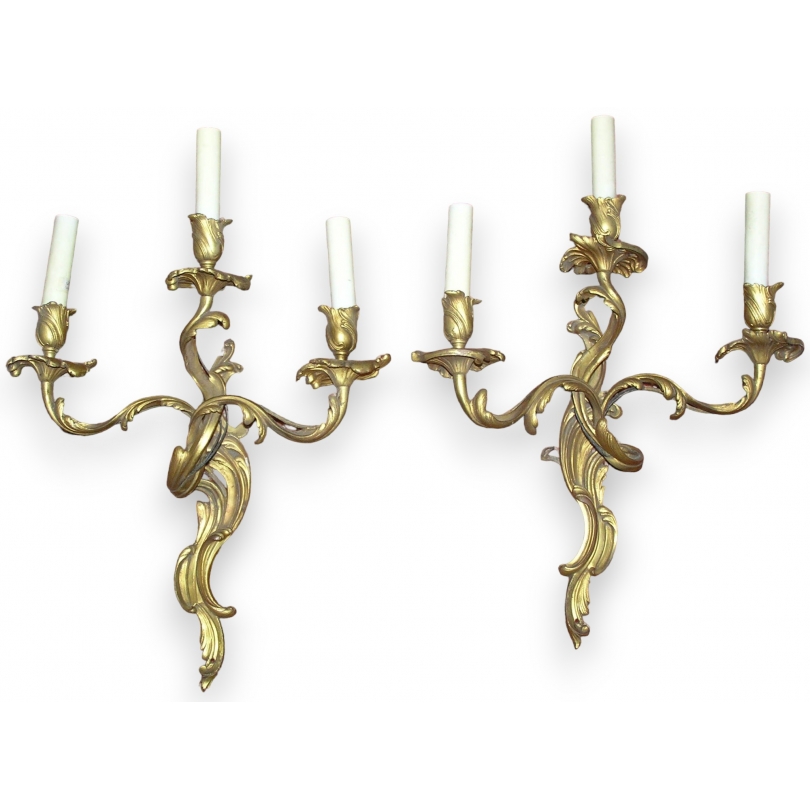  Paire d'appliques style Louis XV à 3 sur  Moinat SA  - Antiquités décoration