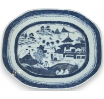 Plat en porcelaine bleu et blanc décor
