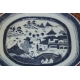 Plat en porcelaine bleu et blanc décor