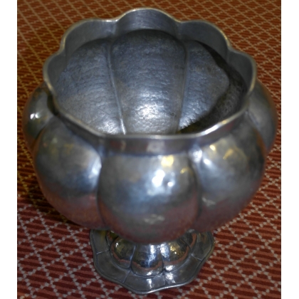 Hammered pewter footed bowl, marked ‘Moinat SA’ – Antiques and home décor