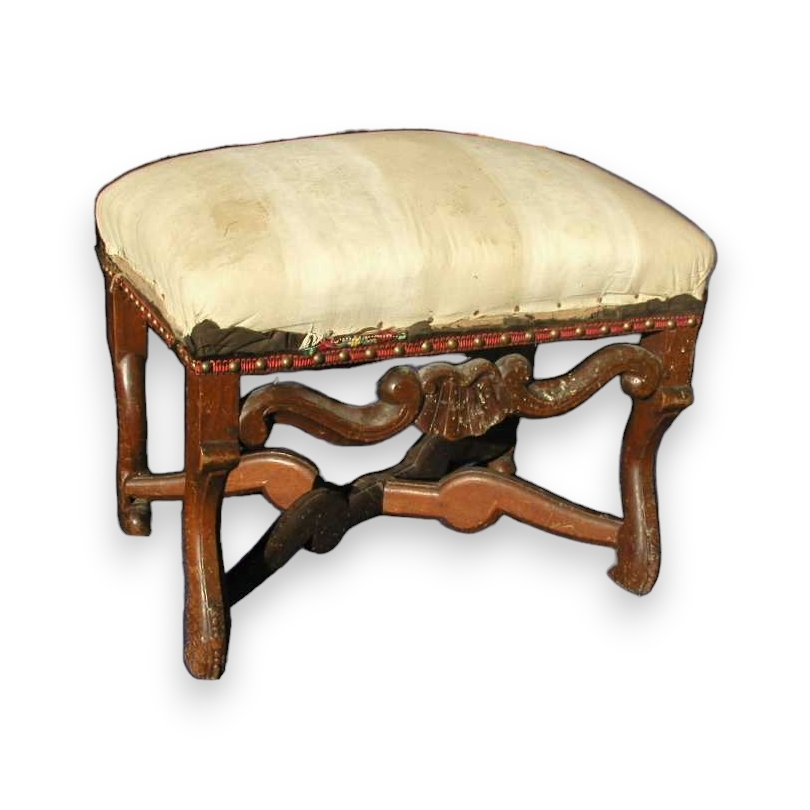 Louis XIV-style stool. Available from Moinat SA – Antiques and home décor