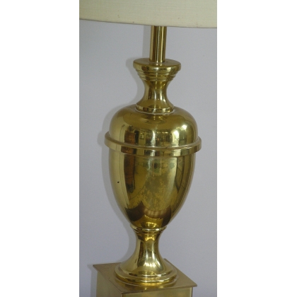  Lampe en laiton doré, abat-jour beige sur  Moinat SA  - Antiquités décoration