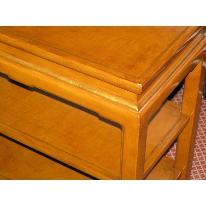  Table simple en bois laqué avec 2 sur  Moinat SA  - Antiquités décoration