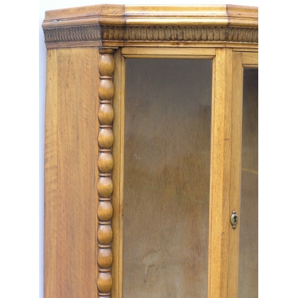  Vitrine galbée style Henry II à 2 sur  Moinat SA  - Antiquités décoration