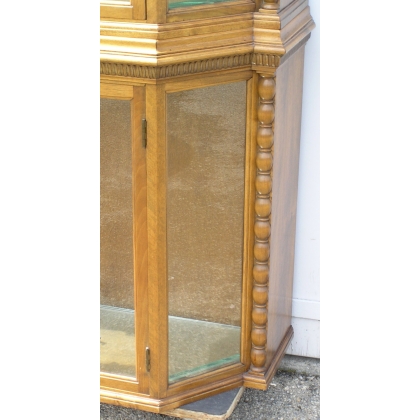  Vitrine galbée style Henry II à 2 sur  Moinat SA  - Antiquités décoration