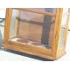 Vitrine à pendules, en noyer avec 1 porte