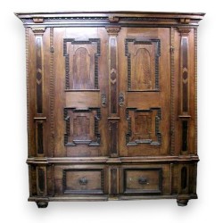  Armoire Louis XIII avec 2 portes. sur  Moinat SA  - Antiquités décoration
