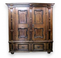 Armoire Louis XIII avec 2 portes.