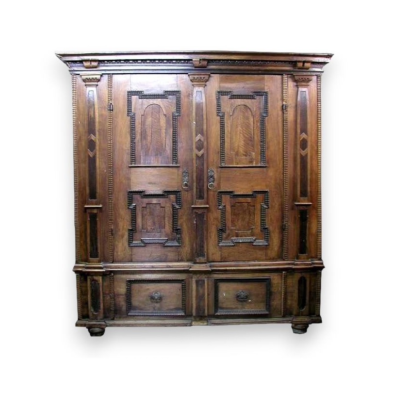 Armoire Louis XIII avec 2 portes.