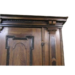  Armoire Louis XIII avec 2 portes. sur  Moinat SA  - Antiquités décoration