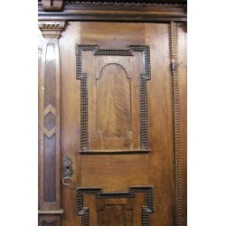  Armoire Louis XIII avec 2 portes. sur  Moinat SA  - Antiquités décoration