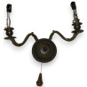  Applique ronde en laiton repoussé, sur  Moinat SA  - Antiquités décoration